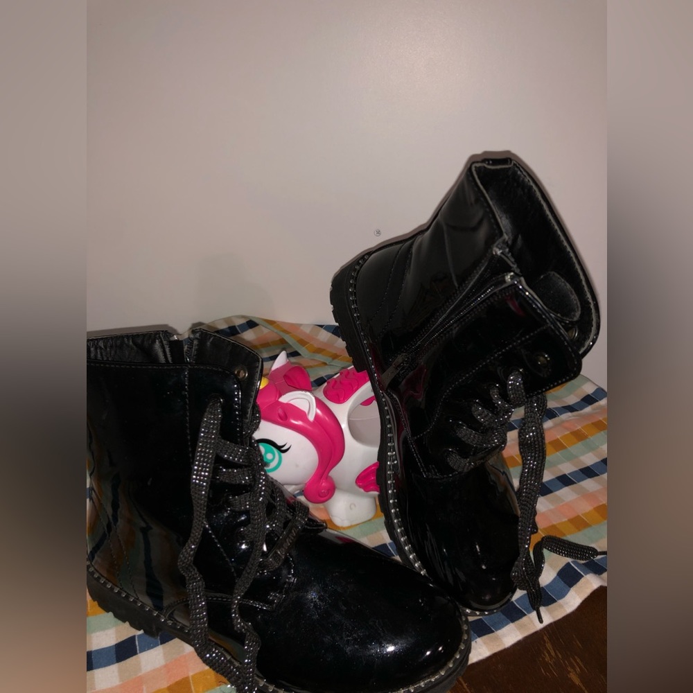 Tahari boots